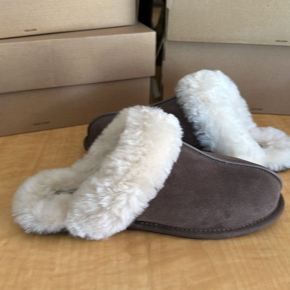Ugg Women’s Scuffette ll Slipper - Picture 5 of 7